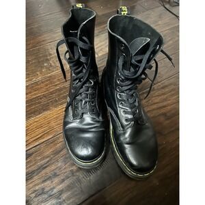 Dr. Martens 1490 Black Smooth USM 8 USL 9 Boots 10-Eye Air Wair Bouncing Soles